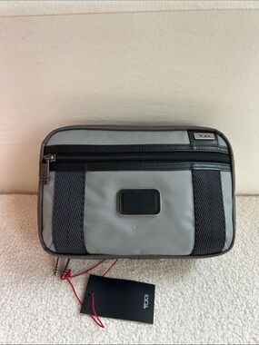 NWT Tumi Gray and Black Men's McGuire kit toiletry Bag